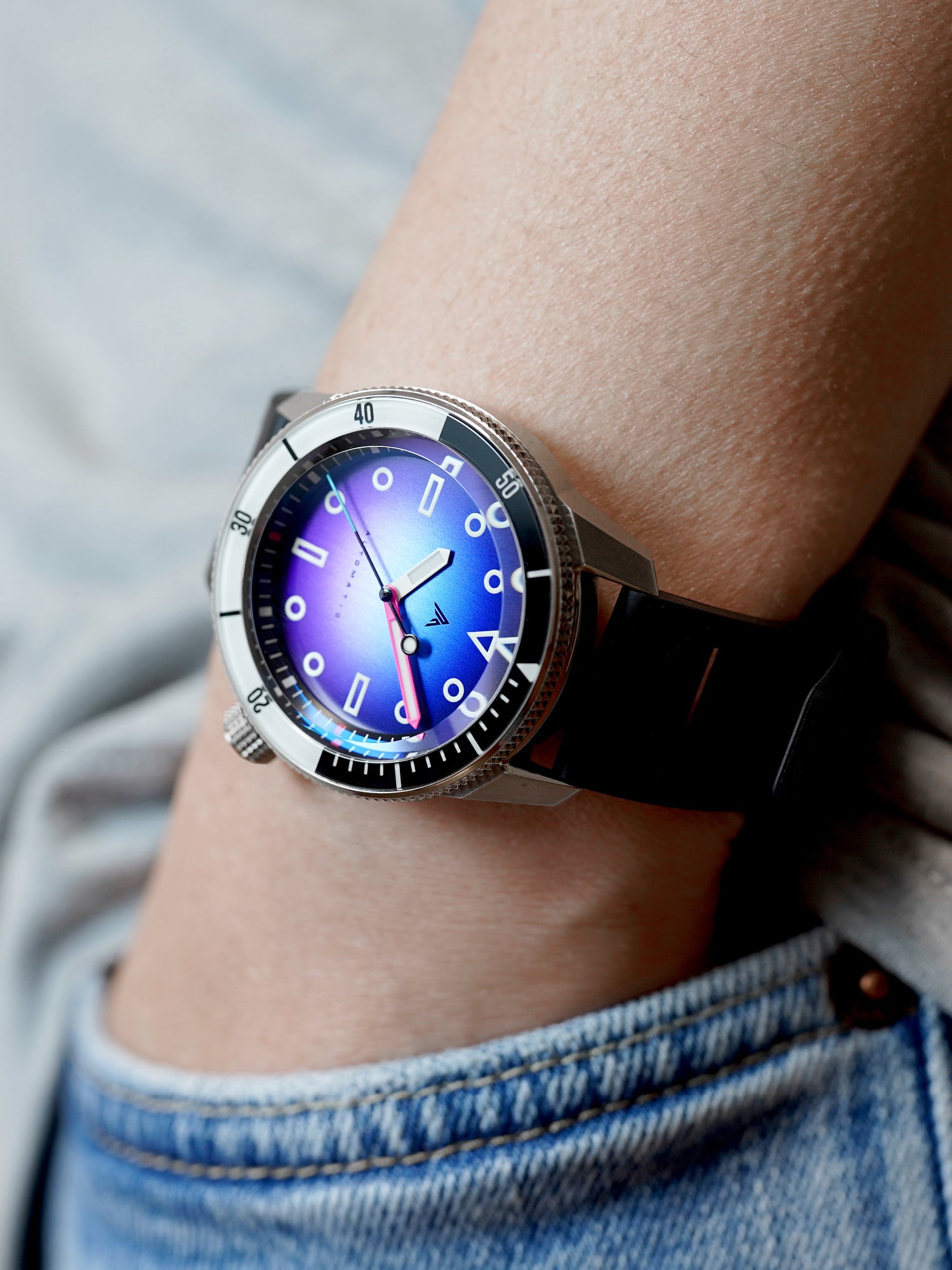 20MM VENTED RUBBER STRAP BLACK PRE-ORDER