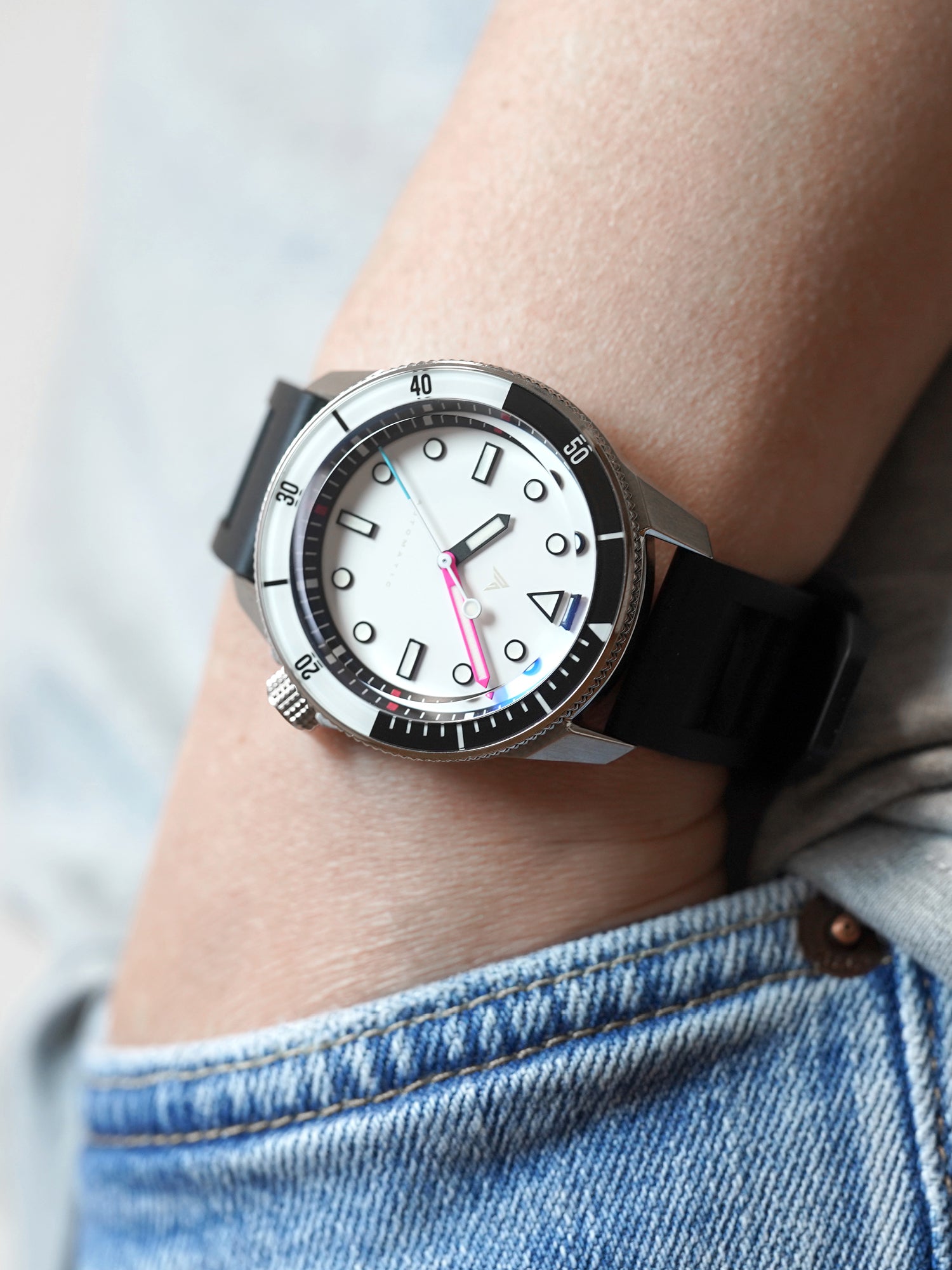 20MM VENTED RUBBER STRAP BLACK PRE-ORDER